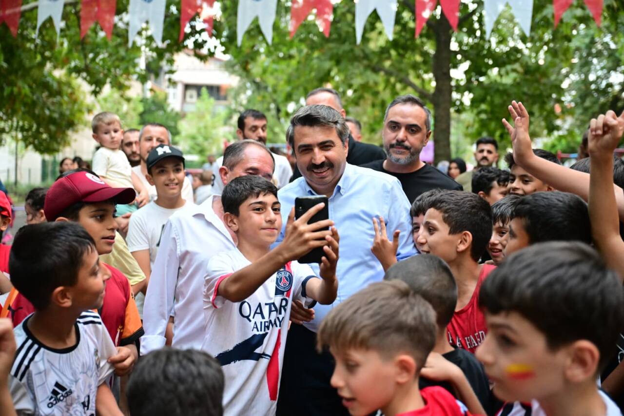 Bursa Yıldırım'da çocukların neşesi sokağa taştı 3 YILDIRIM'DA ÇOCUKLARIN NEŞESİ SOKAĞA TAŞTI