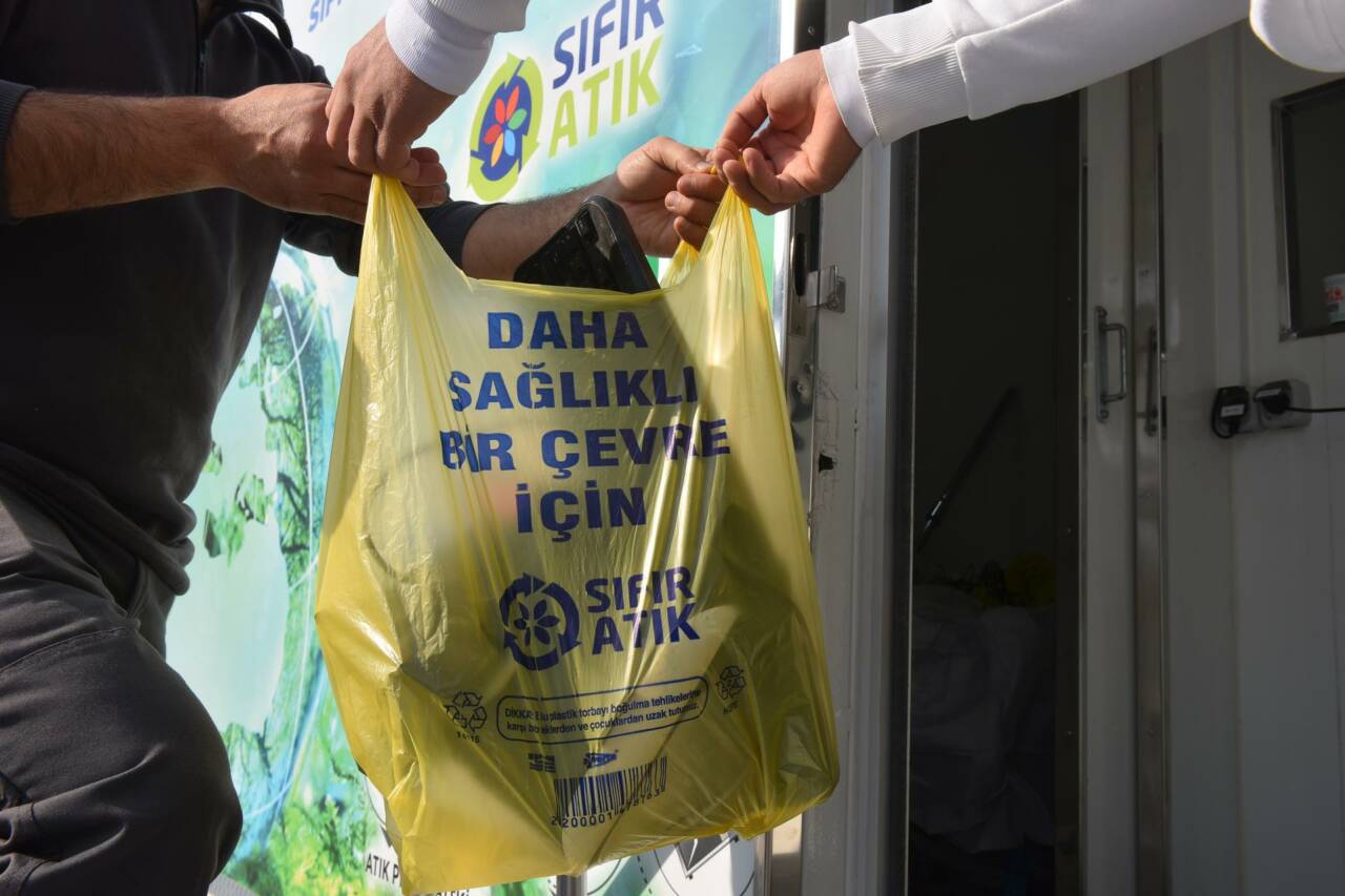 Fwd: [ BASIN BÜLTENİ- FOTOĞRAFLI ] YILDIRIM'DA ATIKLAR NAKİTE DÖNÜŞÜYOR