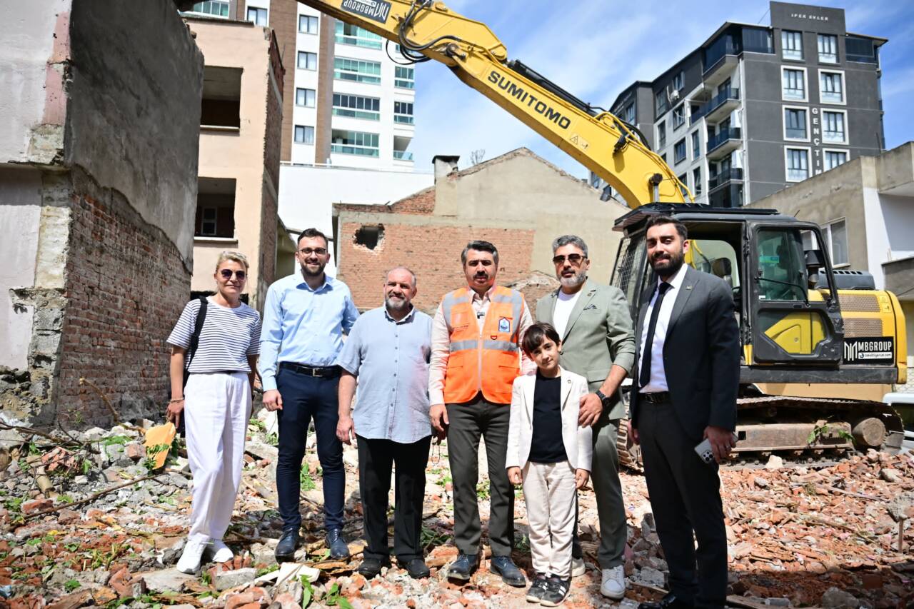 Bursa'nın o mahallesinde dönüşüm için ilk kepçe vuruldu! 30 bin yeni konut... 4 Bursa'nın o mahallesinde dönüşüm için ilk kepçe vuruldu!