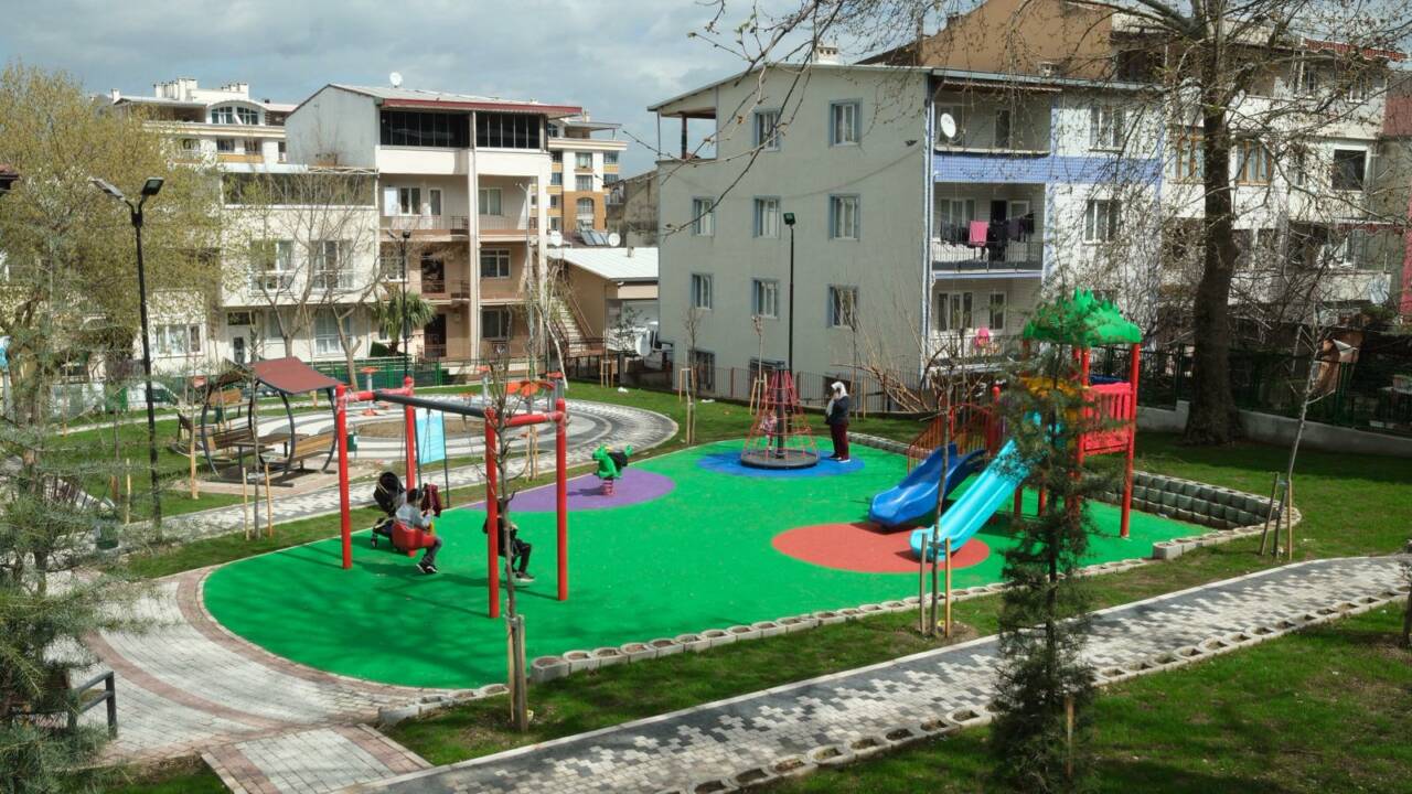 Bursa'da parklara yaz bakımı 5 yb 5
