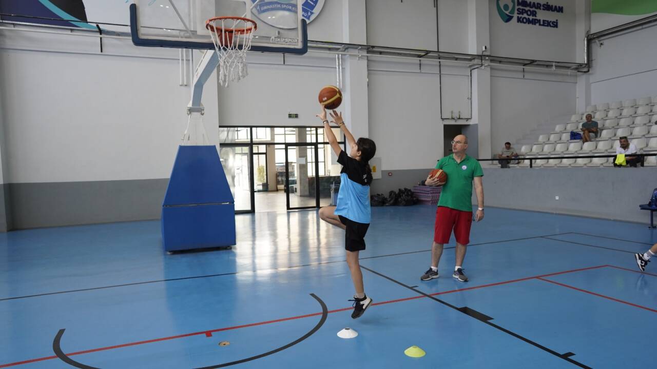 Bursa’da binlerce çocuk sporla buluşuyor 4 Bursa Yıldırım’da Yaz Spor Okulları coşkusu sürüyor