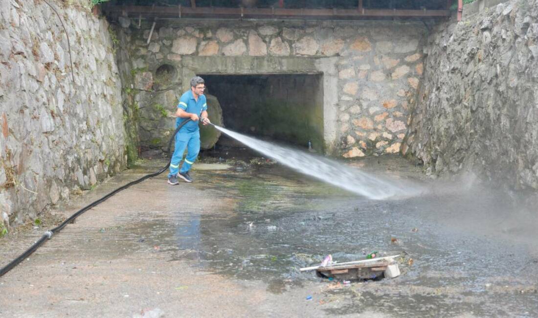 Bursa’da detaylı temizlik! İlçe dip köşe yıkandı Tertemiz bir Yıldırım için titiz bir çalışma yürüten Yıldırım Belediyesi,