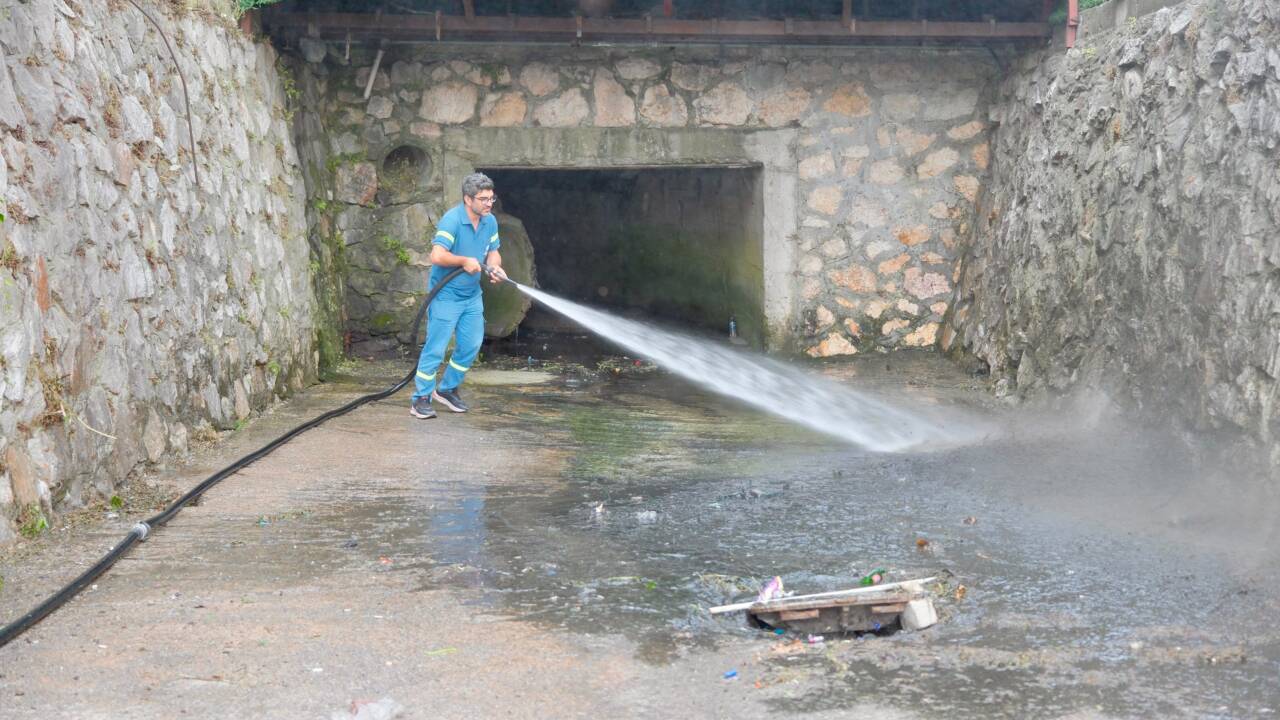 Bursa'da detaylı temizlik! İlçe dip köşe yıkandı 6 Bursa'da detaylı temizlik! İlçe dip köşe yıkandı