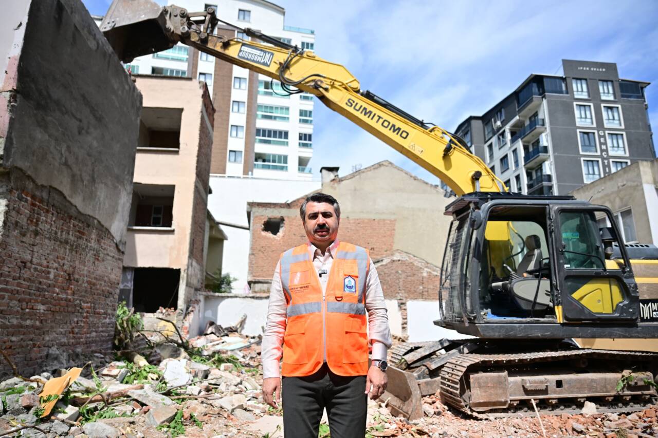 Bursa'nın o mahallesinde dönüşüm için ilk kepçe vuruldu! 30 bin yeni konut... 2 Bursa'nın o mahallesinde dönüşüm için ilk kepçe vuruldu!