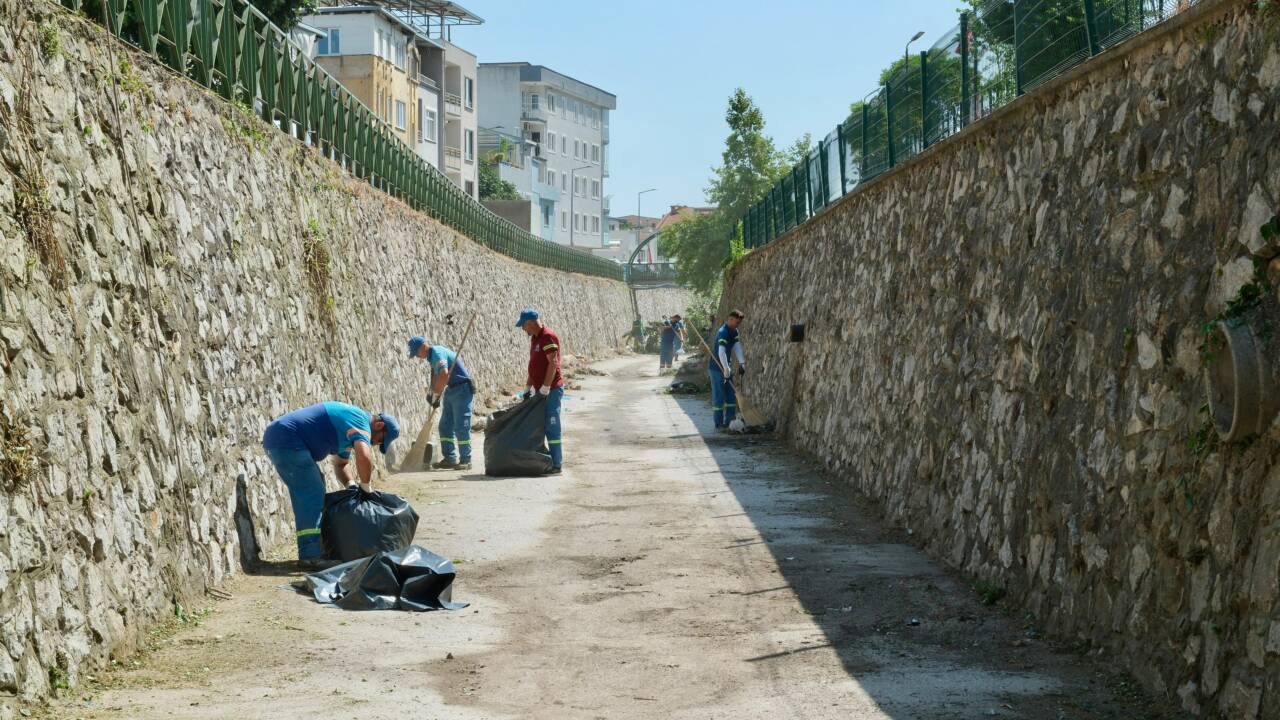 Bursa'da detaylı temizlik! İlçe dip köşe yıkandı 7 Bursa'da detaylı temizlik! İlçe dip köşe yıkandı