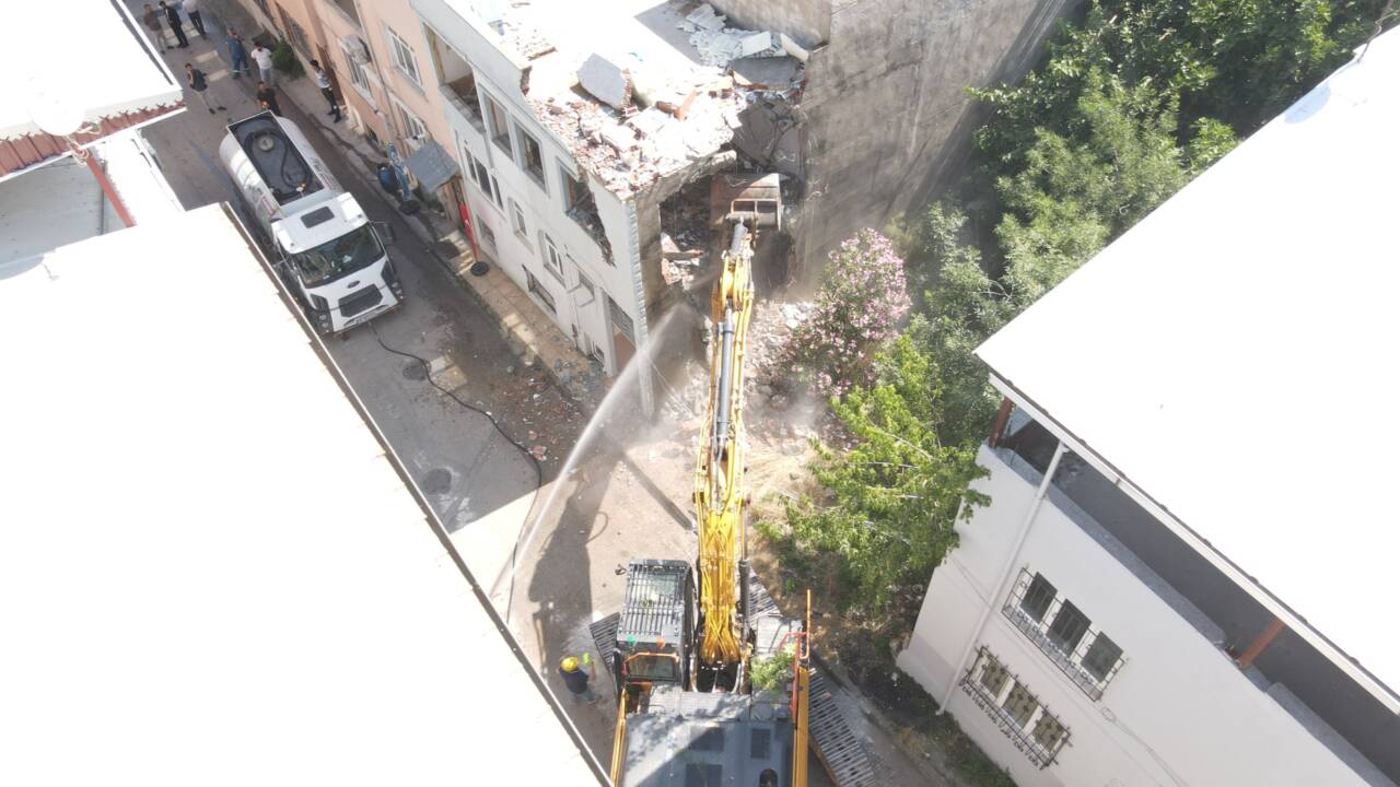 Bursa'da dev dönüşümde 2. etap! O mahallede eski binalar yıkılıyor 10 Bursa'da dev dönüşüm hızlandı! O mahallede 2. etap başladı
