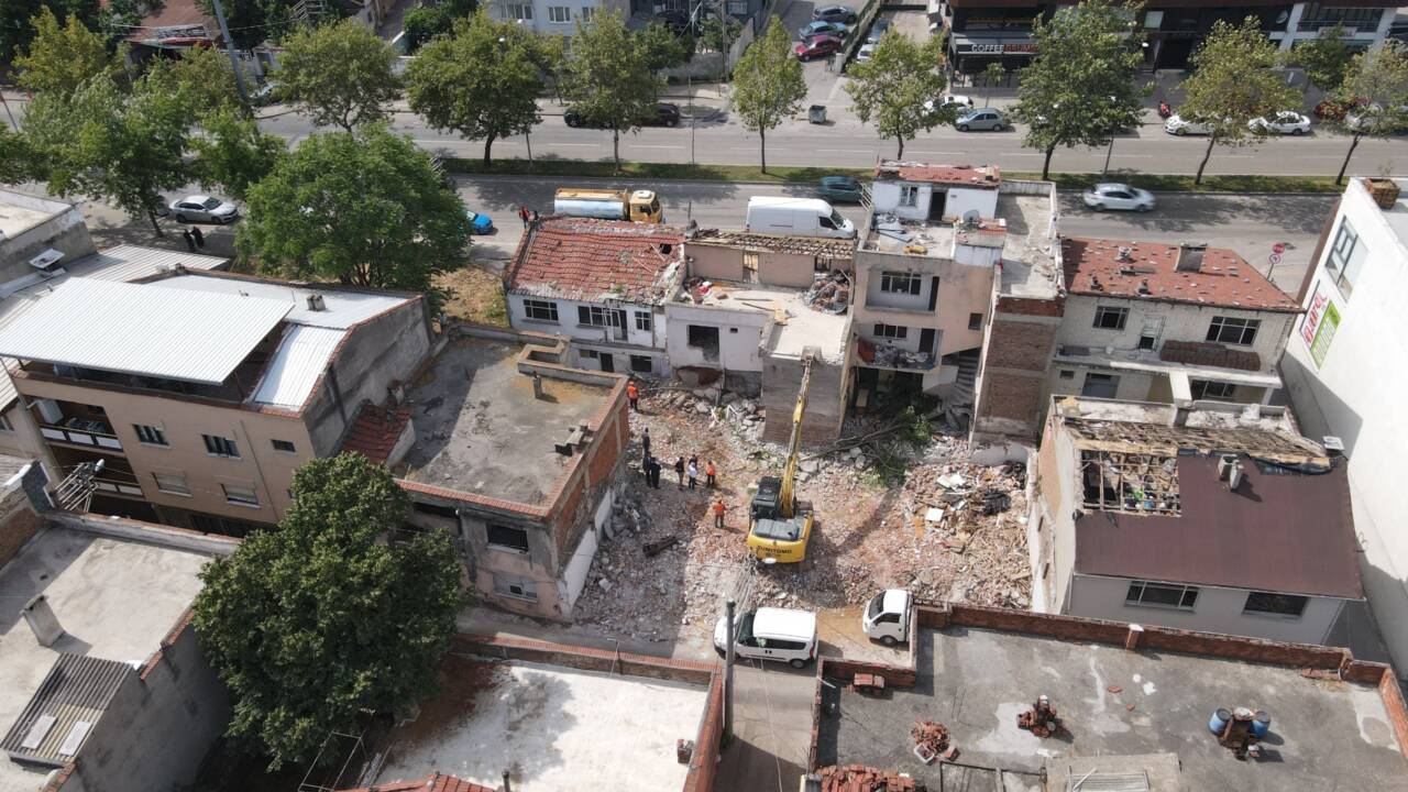 Bursa'nın o mahallesinde dönüşüm için ilk kepçe vuruldu! 30 bin yeni konut... 8 Bursa'nın o mahallesinde dönüşüm için ilk kepçe vuruldu!