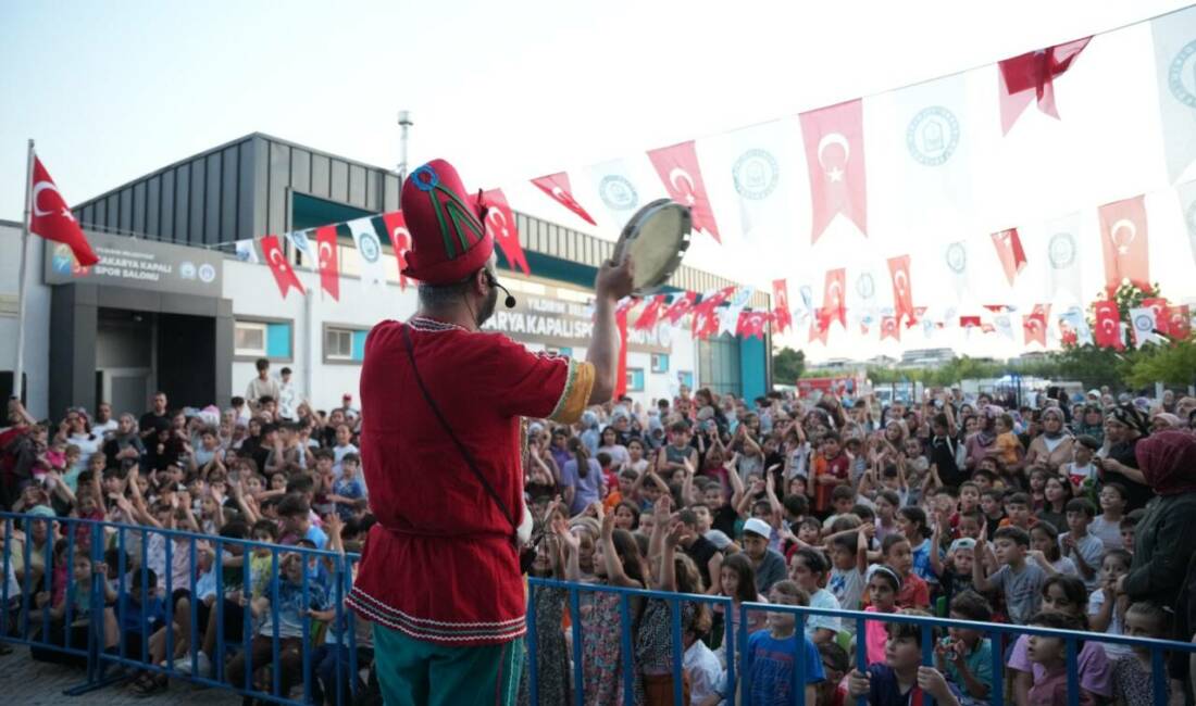 Bursa Yıldırım’da eğlence dolu yaz tatili Yıldırım Belediyesi'nin düzenlediği 'Geleneksel Mahalle Çocuk Şenlikleri', Sakarya Mahallesi'nde minikleri