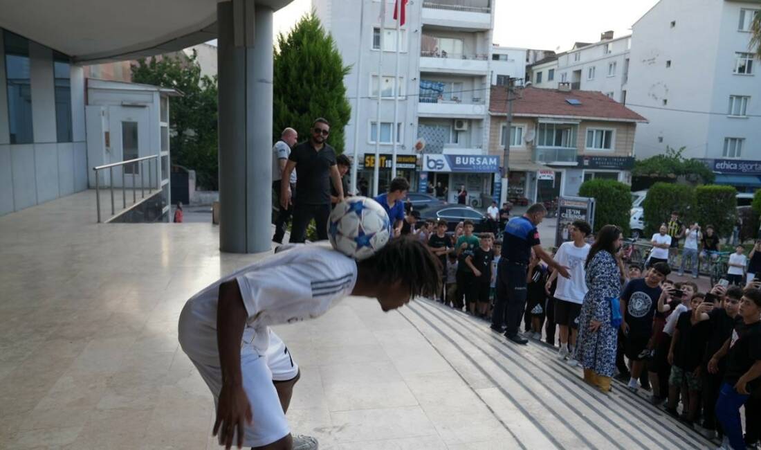 Yerli Camavinga Bursa’da Sosyal medyada dünyaca ünlü futbolcu Eduardo Camavinga’ya olan benzerliğiyle tanınan