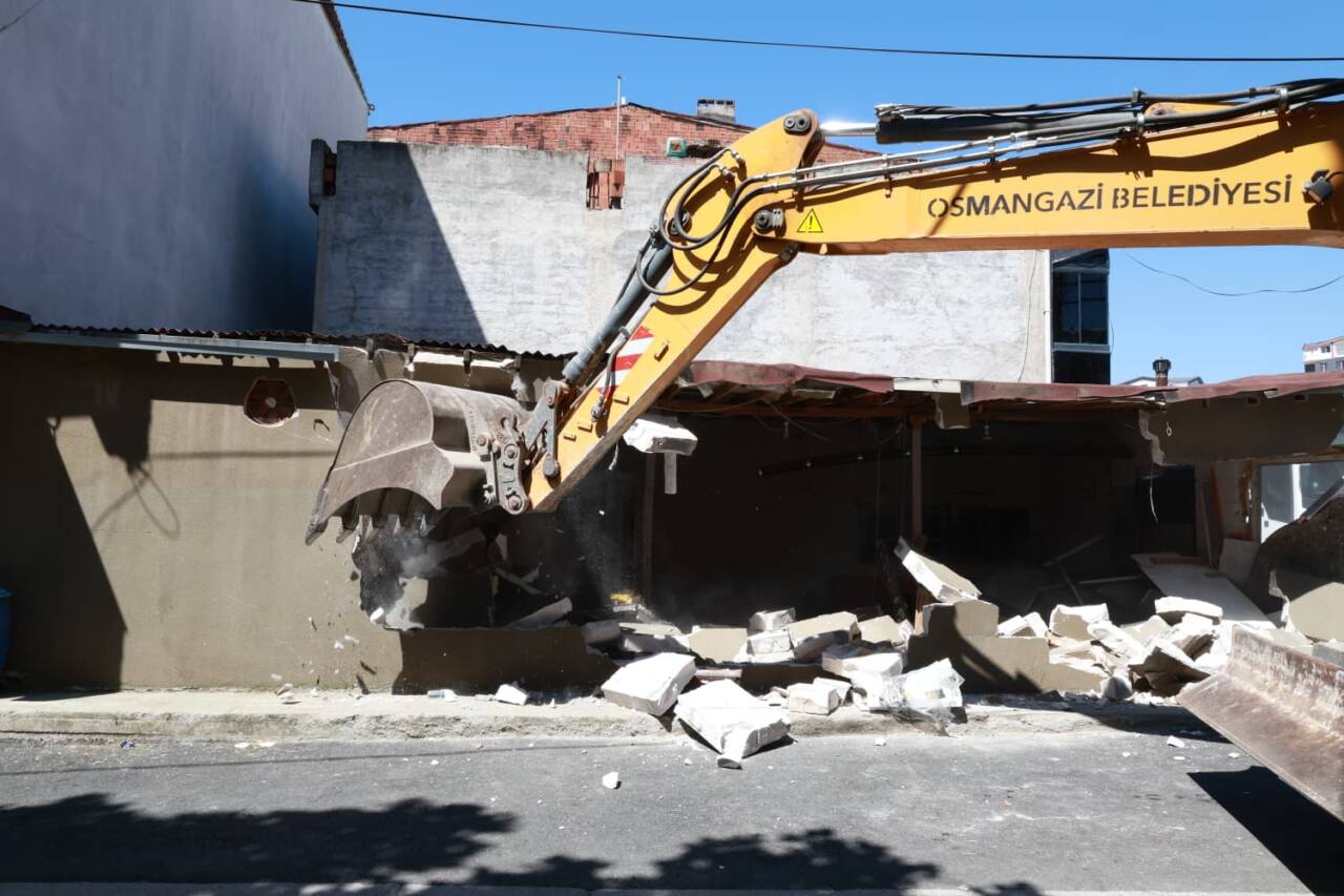 Bursa'da kaçak yapıya kepçe darbesi! 1 Osmangazi’de Kaçak Yapılara Geçit Yok (Görüntülü)