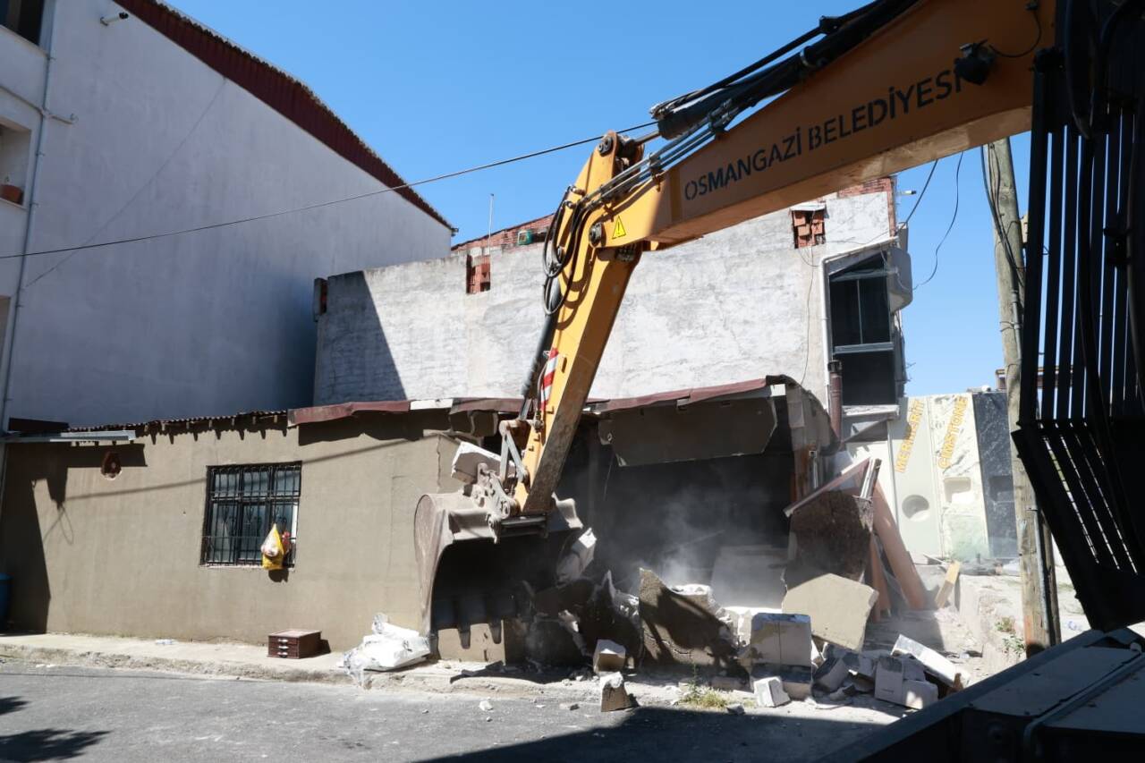 Bursa'da kaçak yapıya kepçe darbesi! 2 Osmangazi’de Kaçak Yapılara Geçit Yok (Görüntülü)