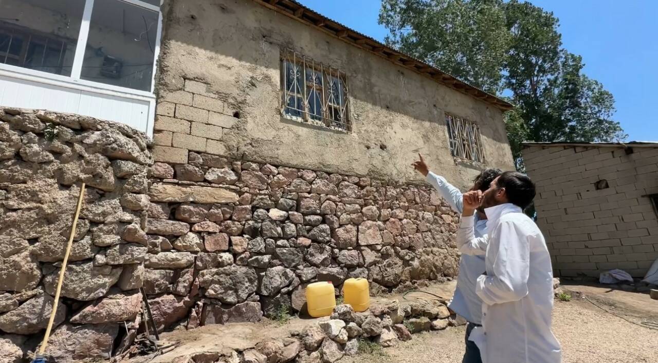 Yılanlı ev! Ne yaptılarsa kurtulamadılar 8 yilanli ev ne yaptilarsa kurtulamadilar 6fed215ce2c4