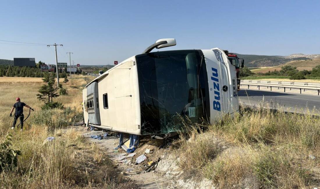 Yolcu otobüsü devrildi! Bursa yolunda ölümden döndüler Eskişehir'de yolcu otobüsünün şarampole devrilmesi sonucu 24 kişi yaralandı. Otobüsteki