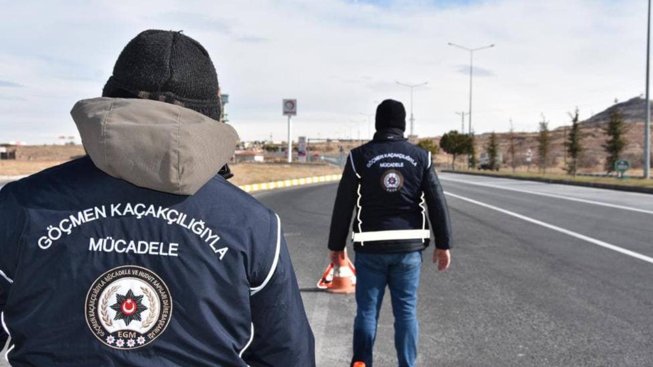 İçişleri Bakanlığı, 81 ildeki denetimlerde 25 göçmen kaçakçısı ile 355