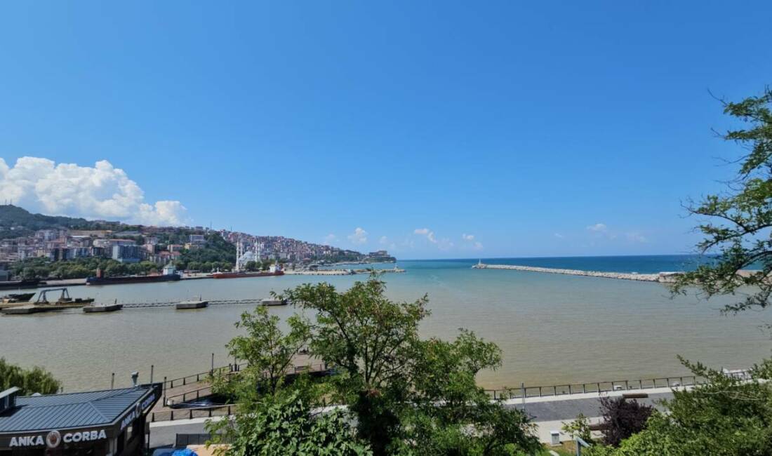 Zonguldak’ta deniz çamur rengine döndü Zonguldak'ta 2 gündür aralıklarla etkili olan sağanak nedeniyle dere ve